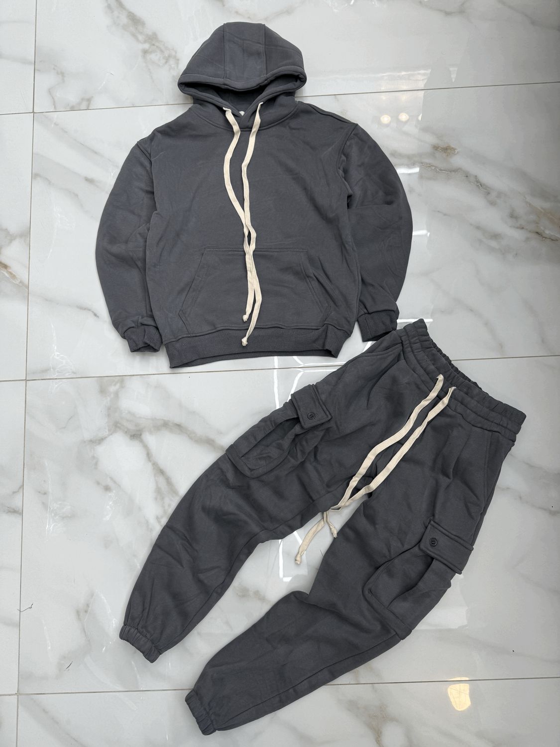 Tuta Completa boxy fit felpata BAMBINO tinta unita grigio piombo Tuta Completa boxy fit felpata BAMBINO tinta unita grigio piombo