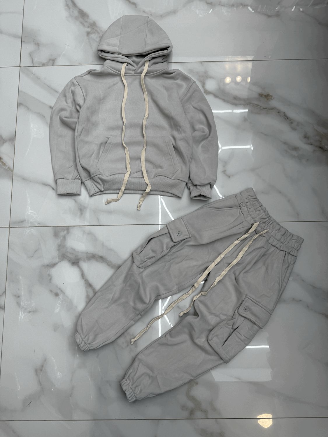 Tuta Completa boxy fit felpata BAMBINO tinta unita grigio perla Tuta Completa boxy fit felpata BAMBINO tinta unita grigio perla