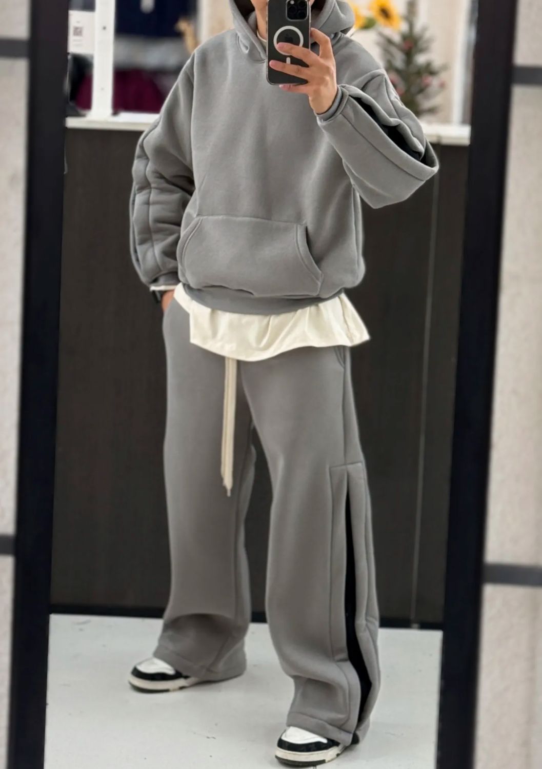 Tuta completa boxy fit felpata made in italy fondo largo grigio perla Tuta completa boxy fit felpata made in italy fondo largo grigio perla