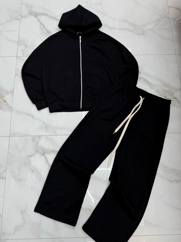 Tuta completa con zip felpata made in italy Fondo largo nero Tuta completa con zip felpata made in italy Fondo largo nero