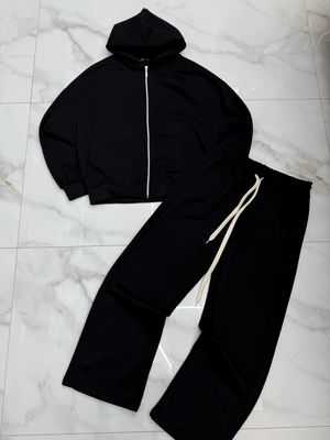 Tuta completa con zip felpata made in italy Fondo largo nero Tuta completa con zip felpata made in italy Fondo largo nero