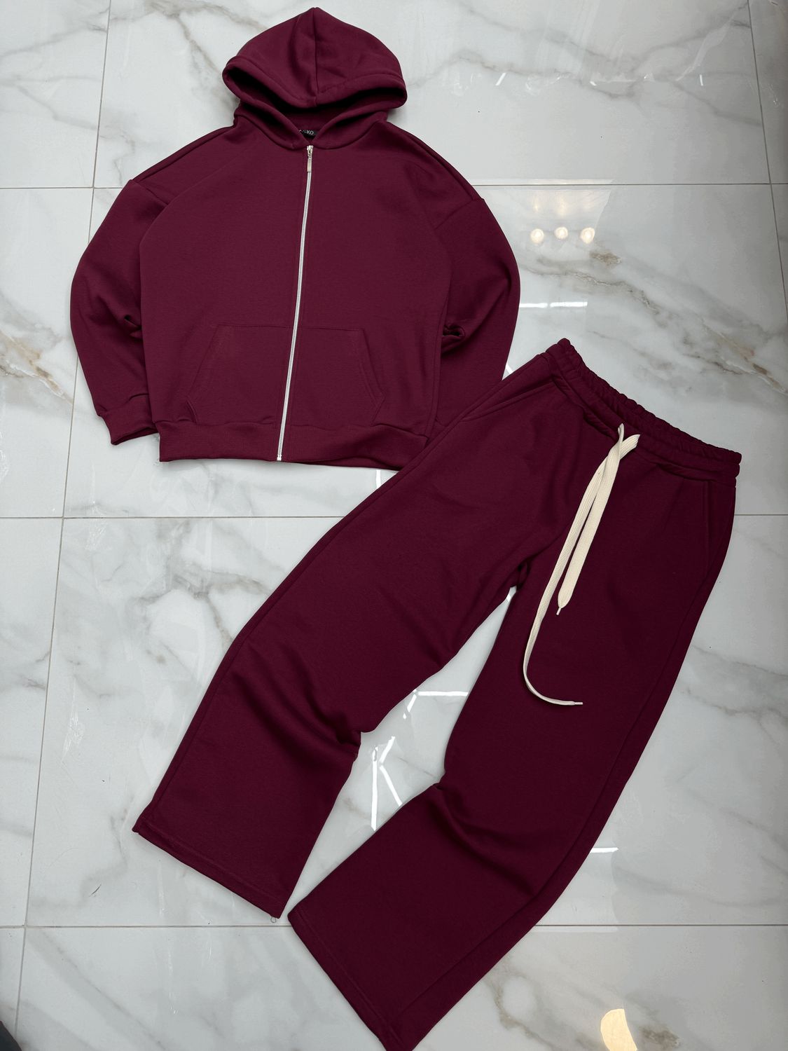 Tuta completa con zip felpata made in italy Fondo bordeaux Tuta completa con zip felpata made in italy Fondo bordeaux