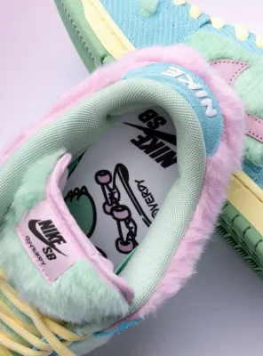 NIKE