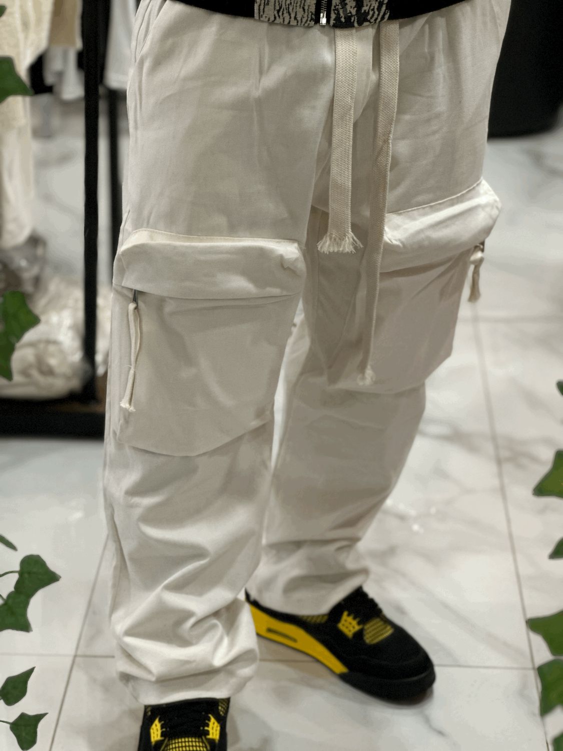Pantalone cargo con tasconi frontali fondo largo Pantalone cargo con tasconi frontali fondo largo