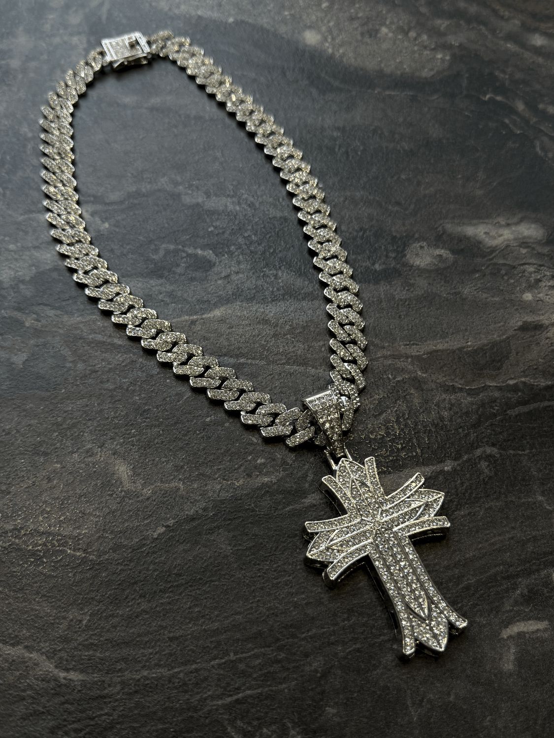 Collana Big Chain croce con diamanti argento Collana Big Chain croce con diamanti argento