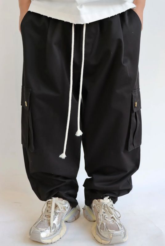 Pantaloni oversize con tasconi made in italy Fondo largo nero