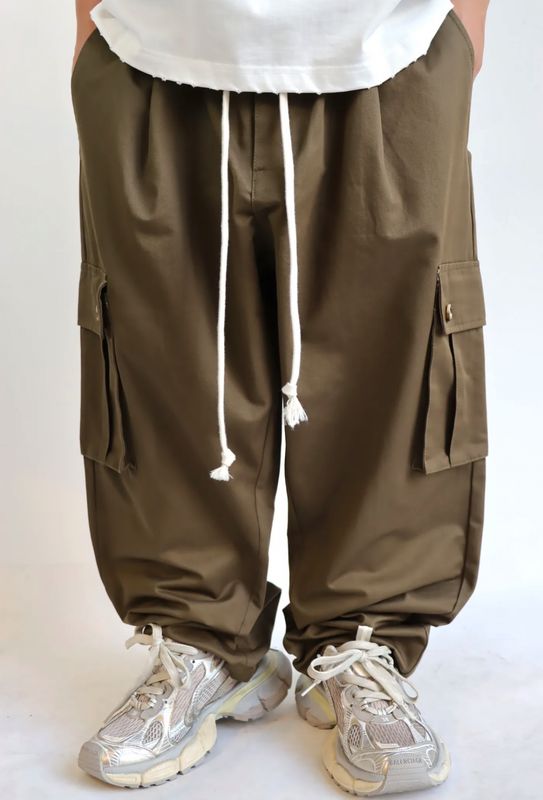 Pantaloni oversize con tasconi made in italy Fondo largo verde militare