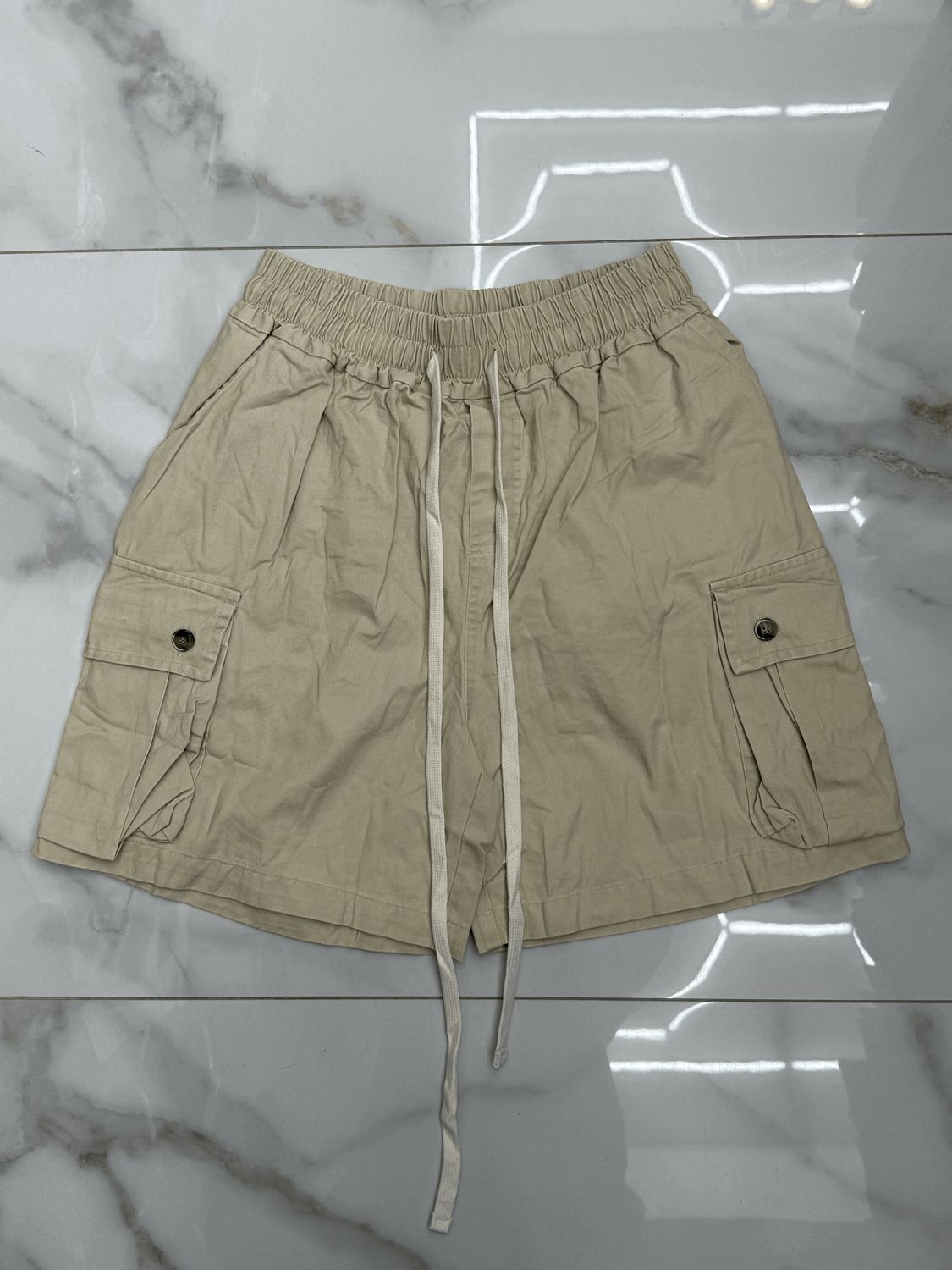 Pantaloncini cargo con tasconi laterali Premium beige