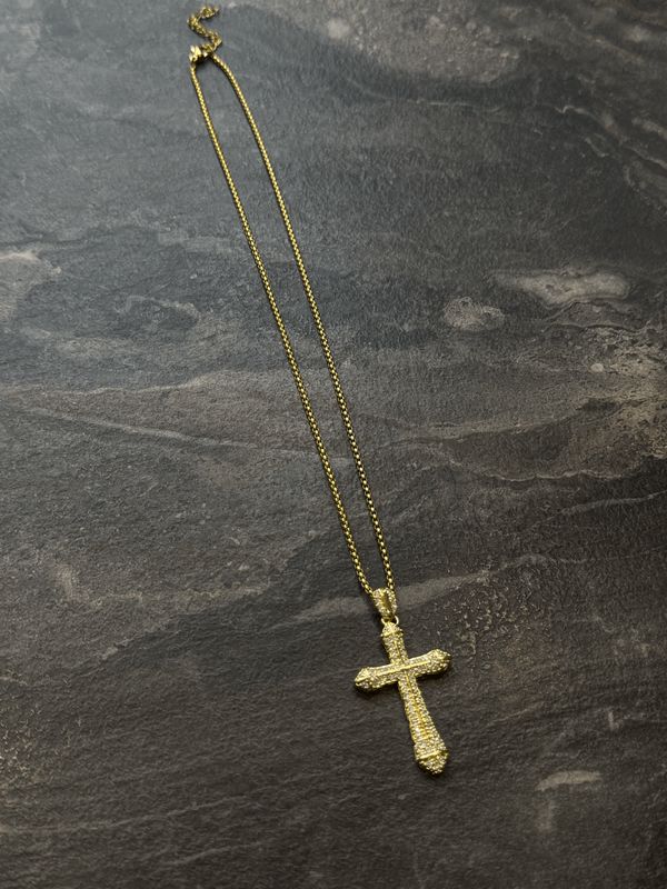 Collana croce con diamanti color oro