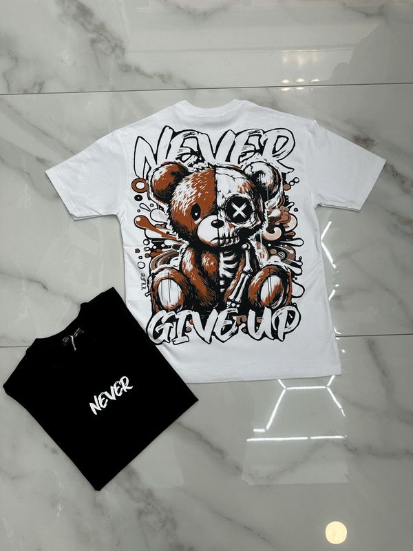 T-shirt con stampa oversize BAMBINO 'Never Give Up'