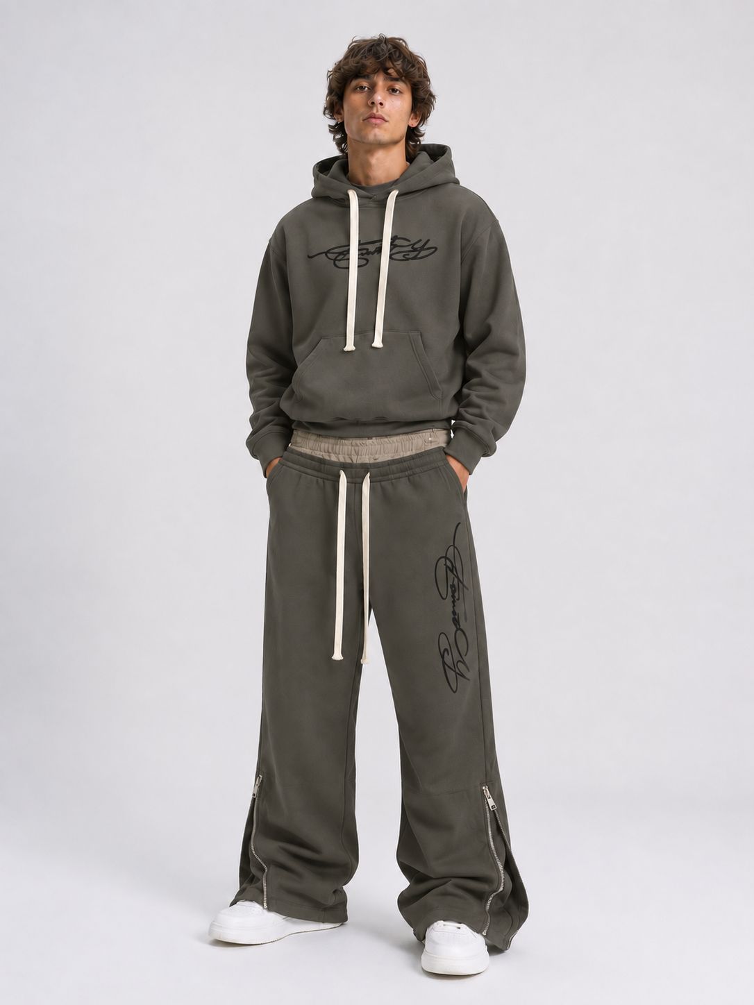 Tuta completa boxy fit felpata doppio pantalone flared Tuta completa boxy fit felpata doppio pantalone flared