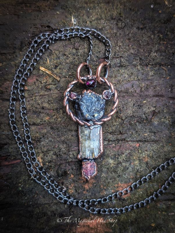 Thalíen Voss – "Vision of the Hidden Flame": Unveiling Your Inner Truth - 17.85ct raw Iolite with a rare 10.10ct Golden Richterite, 3.4ct raw Ruby and three 2.55ct raw Garnets