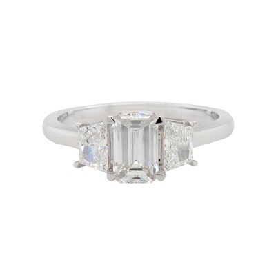 Emerald Cut 1.00ct Laboratory Diamond set in 18ct Solid Gold