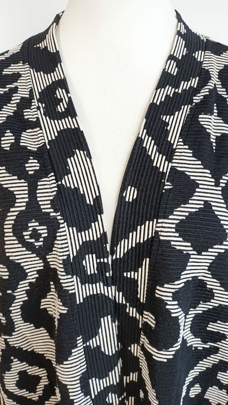 Strickjacke von Via Appia Due gr.50 in Schwarz/Sand