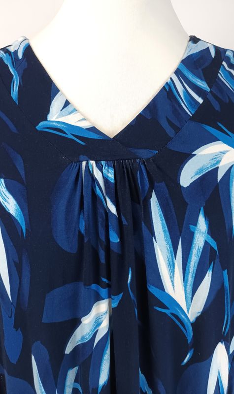 Maxikleid von Zhenzi gr.54 in verschiedenen Blautönen