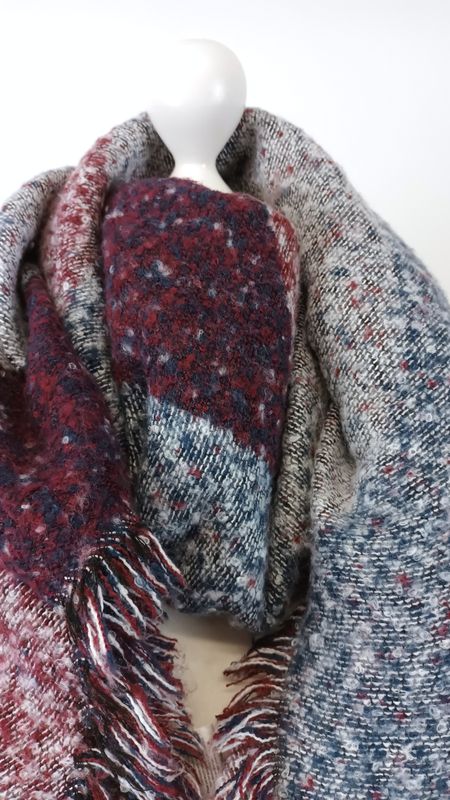 Schal in Bordeaux/Blau/Weiß