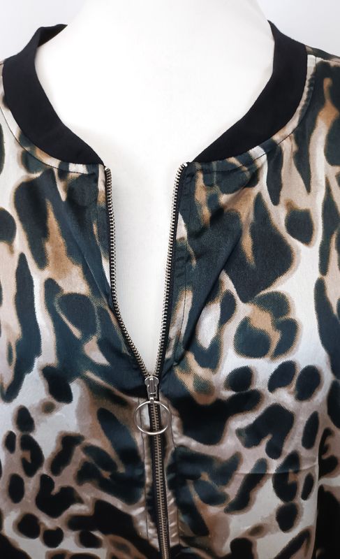 Leichte Jacke von Zhenzi gr.56 im Leo Print
