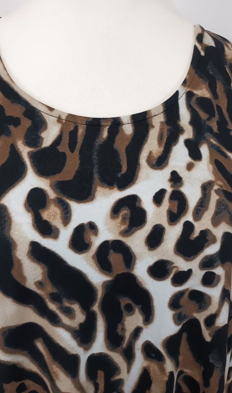 Langes Langarmshirt von Zhenzi gr.54 im Leo Print