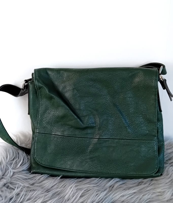 Umhängetasche von Jost in Dunkelgrün