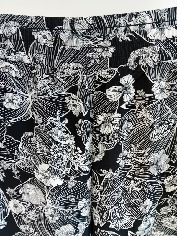 Schlupfhose gr.52 in Schwarz/Weiß