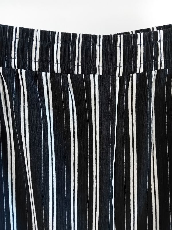 3/4 Schlupfhose gr.50 in Schwarz/Weiß gestreift