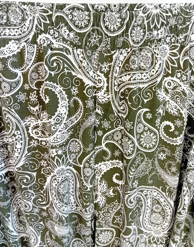 Schlupfhose gr.52/54 in Oliv/Schwarz/Weiß