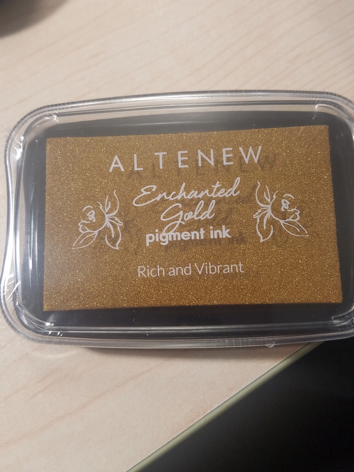 Enchanted Gold Pigment Ink pad