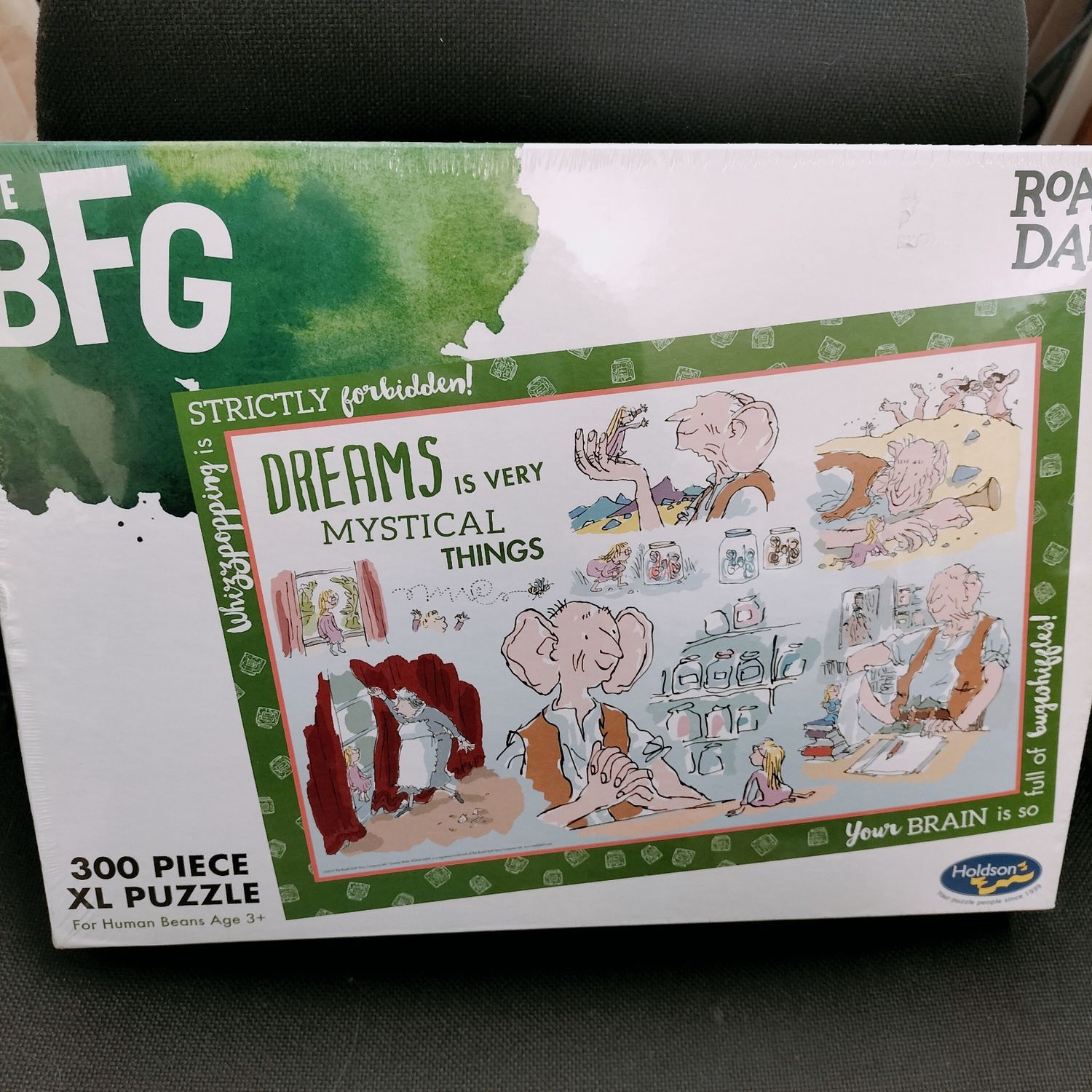 The BFG Jigsaw 300XL pieces - Dreams by Roald Dahal