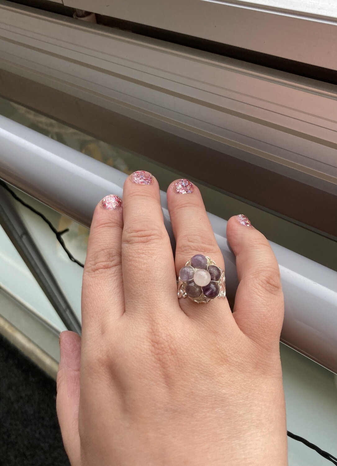 A stone ring. 925 silver. Amethyst and Rose Quartz beads. One size.
Fish ring. 925 silver, Dyed agate. One size. Amethyst-Rose Quartz bracelet