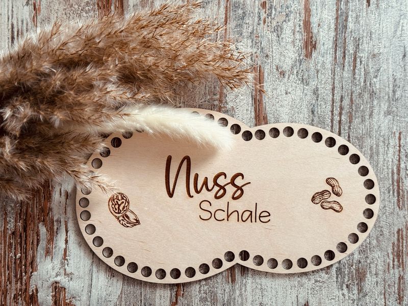 Holzboden Nussschale