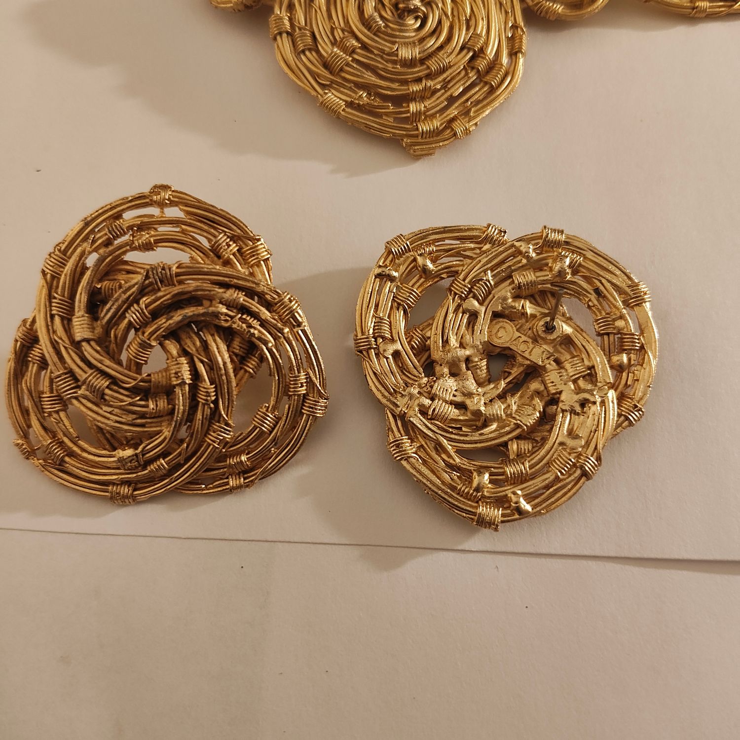 18 Inch Gold twisty necklace