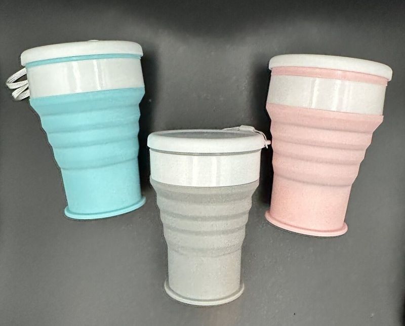 Becher zusammenfaltbar in drei Farben erhältlich