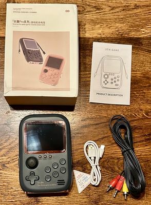 Spielekonsole und Powerbank in einem