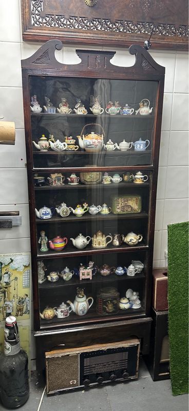 Miniature Tea Pots In Vintage Display Case