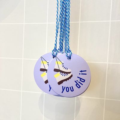 Nijmeegse vierdaagse medaille &#39;you dit it&#39; lila