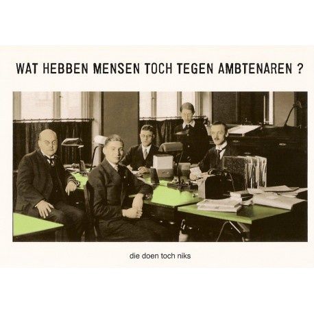 Kartoenfabriek postkaart &#39;Ambtenaren doen toch niks&#39;