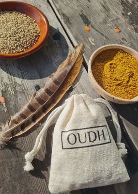 Oudh Poederparfum in katoenen zakje
