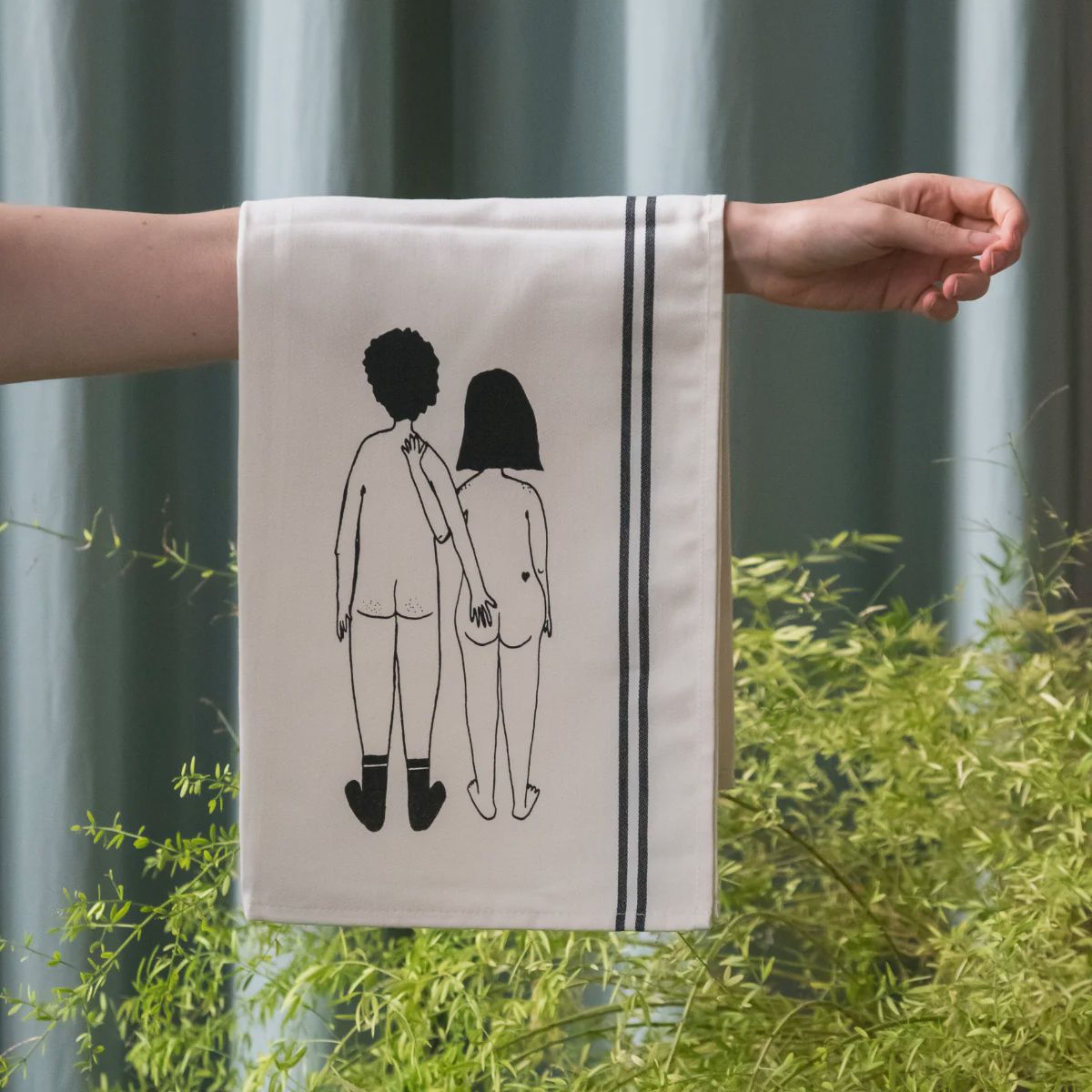 Helen B theedoek naked couple back