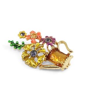 Broche · can with flowers