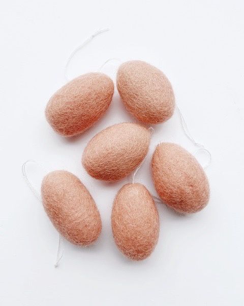 Eitje van vilt pasen · perzik