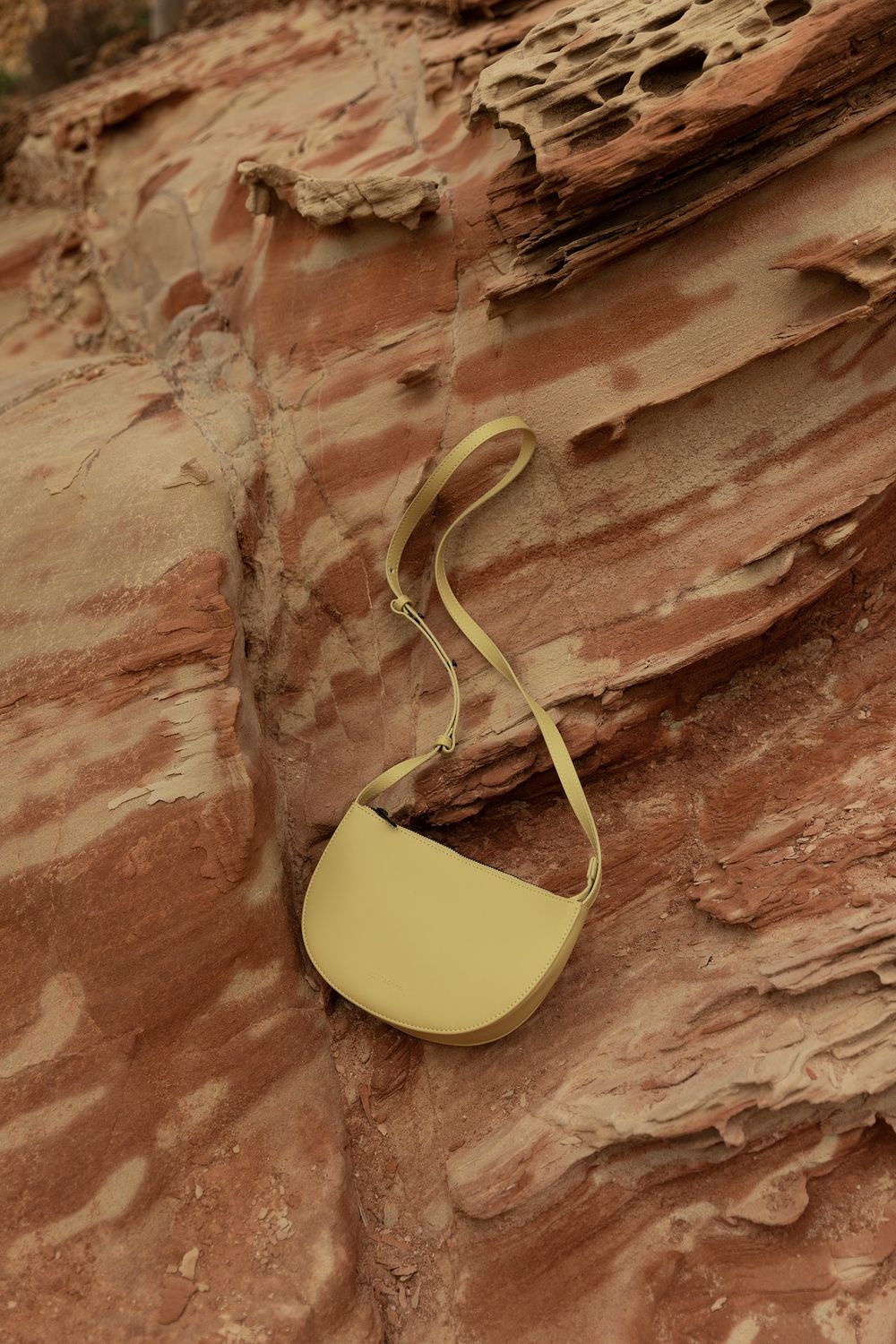 Monk &amp; Anna · Farou half moon bag - Pampas
