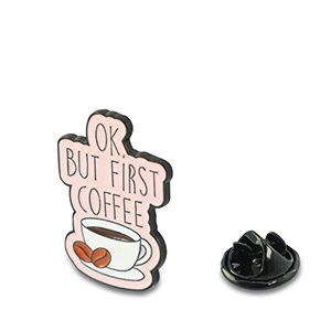 Broche "Ok, but first coffee" · Light pink-white