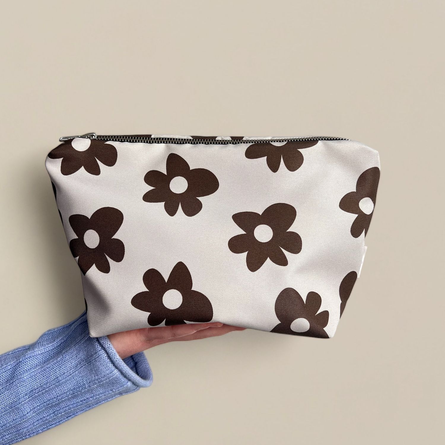Toilettas · Flowers Brown