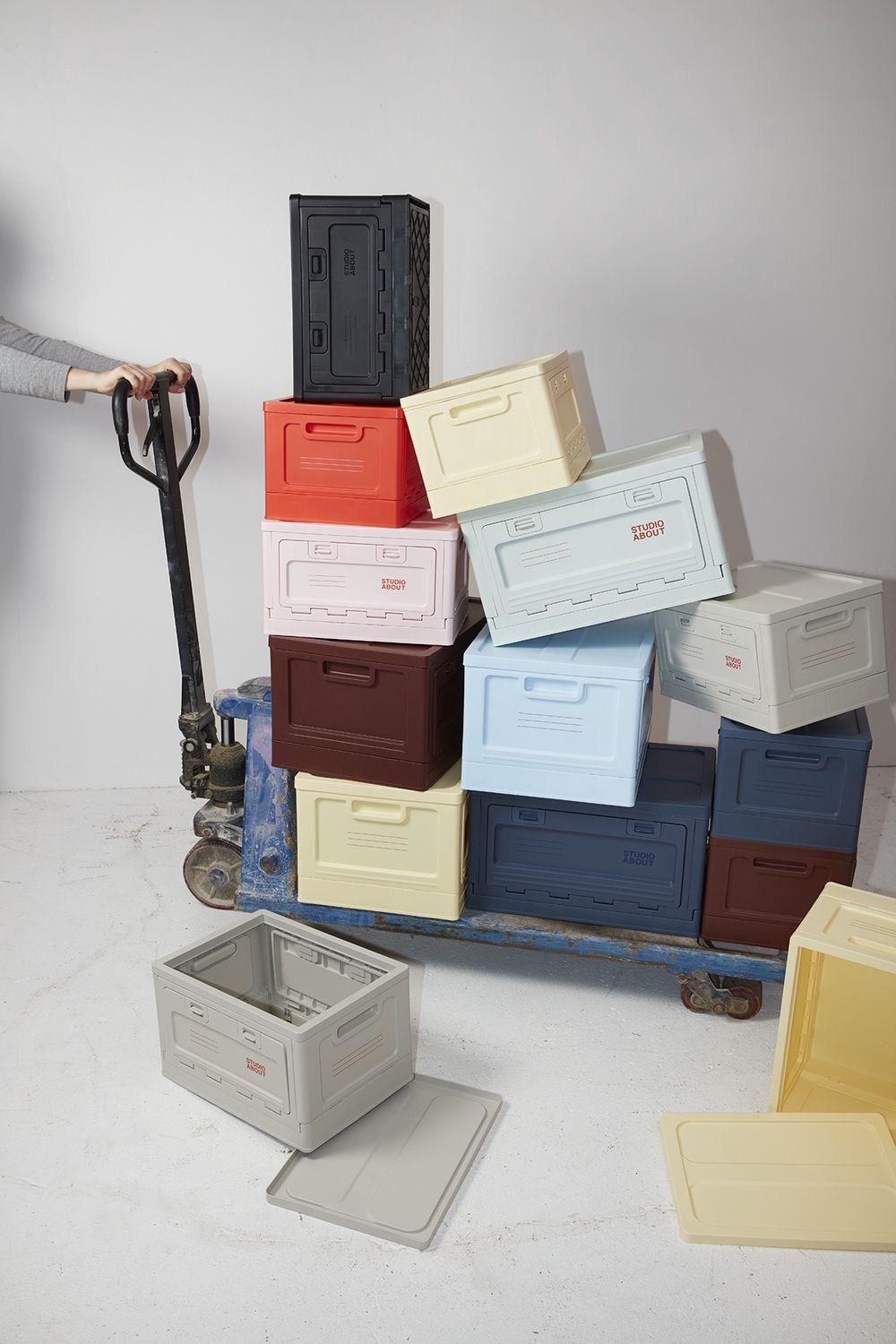 Studio About · Box medium yellow