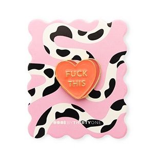 Pin met kaartje · 'fuck this'