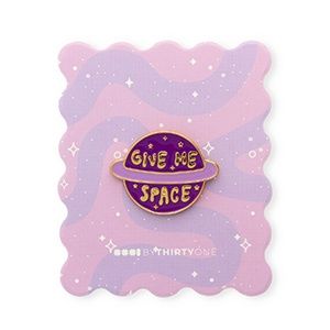 Pin met kaartje · 'give me space'