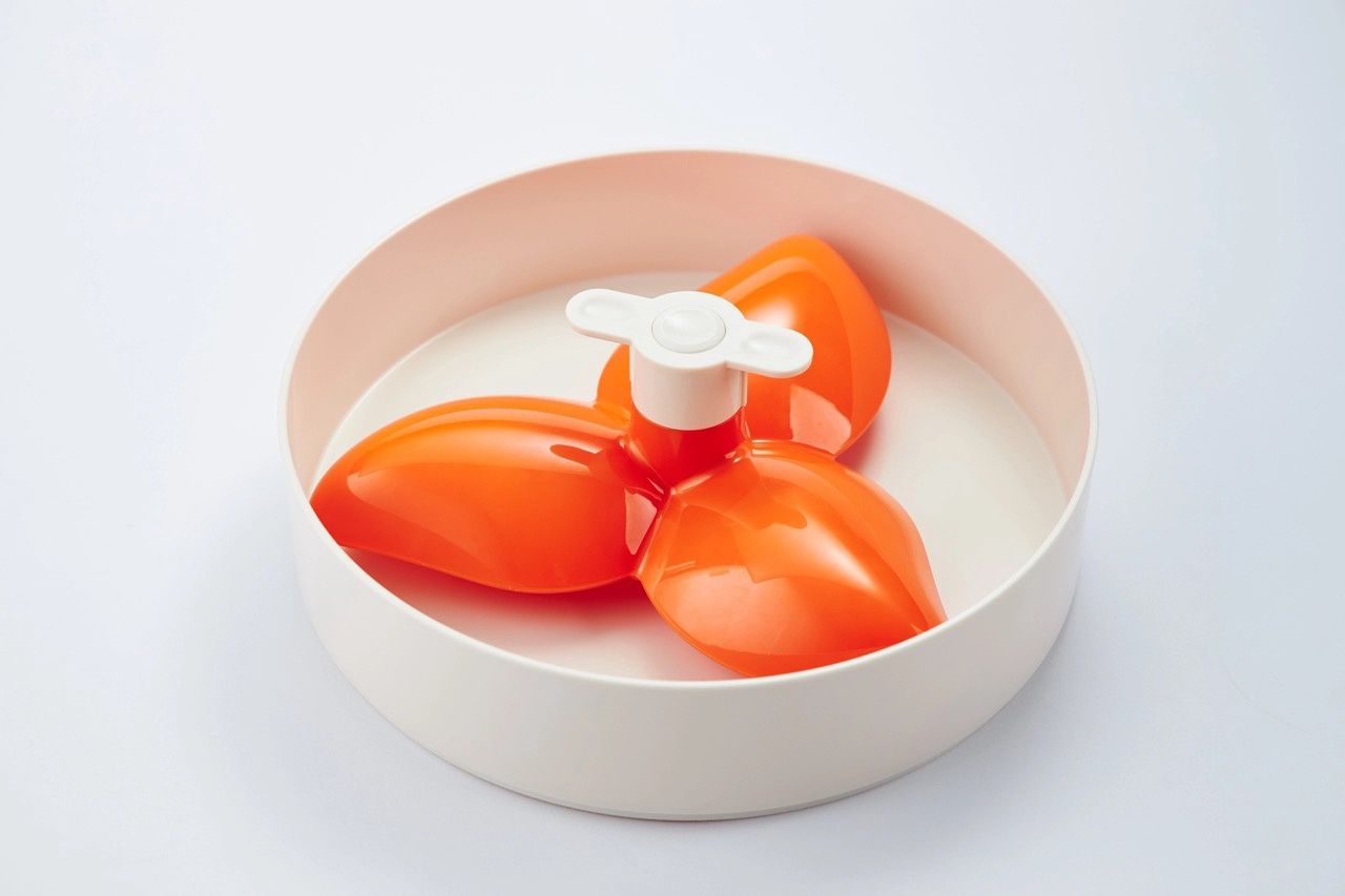 Only An Ocean Europe · SPIN Interactieve Voederbak Oranje