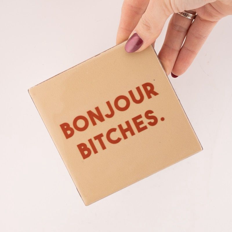 Tegeltje · bonjour bitches