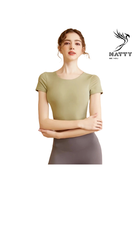 توب قصير مع وسادات صدر مدمجة توب قصير مع وسادات صدر مدمجة