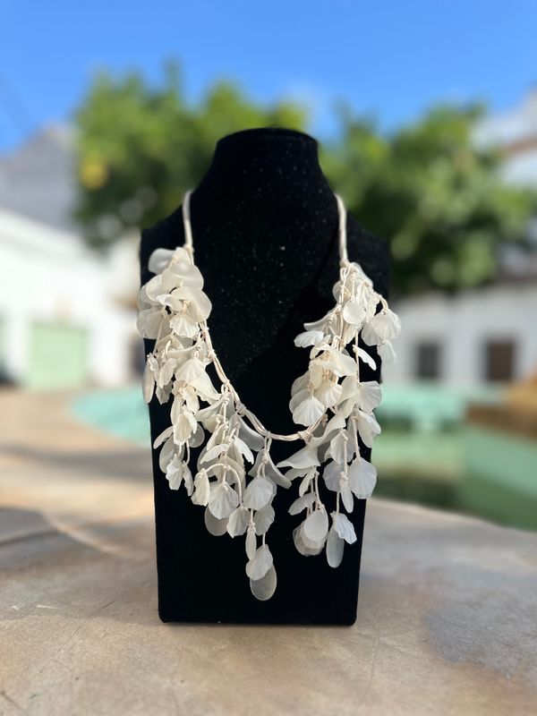 COLLAR HOJAS BEIGE